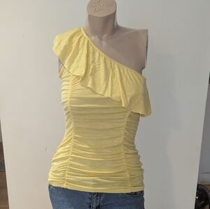 Suzy Shier Lemon One-Shoulder Ruffle Camisole
